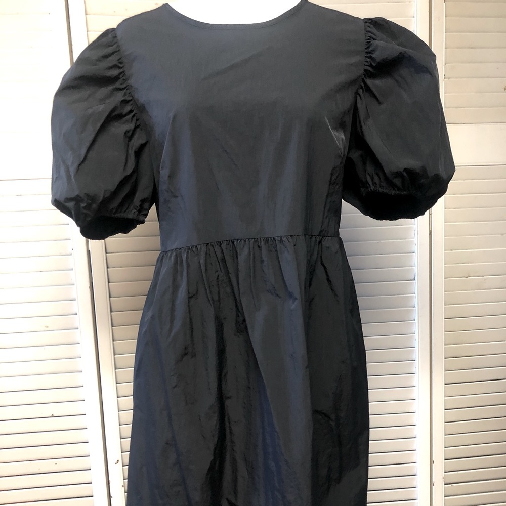 Divided black dress with balloon short sleeves.  Very light weight. Size L